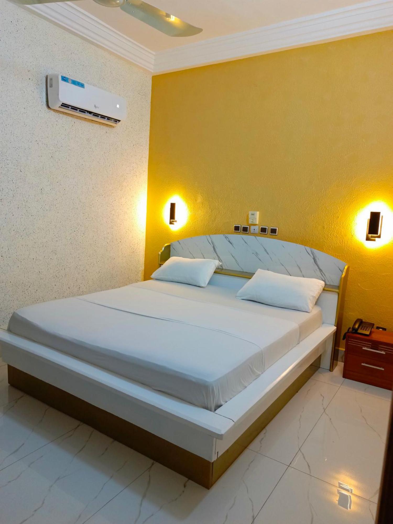 Hotel Mavilla Котону Экстерьер фото