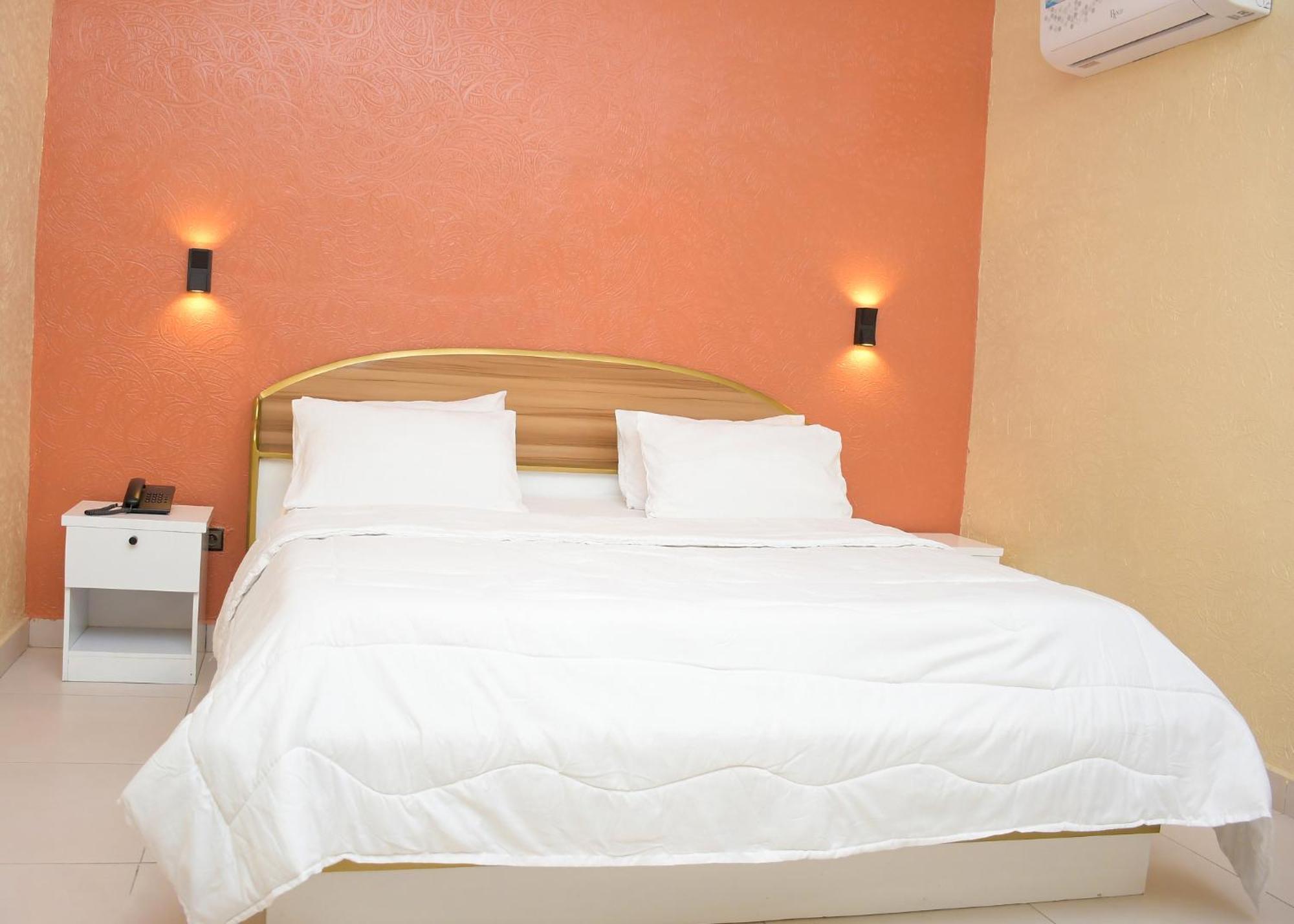 Hotel Mavilla Котону Экстерьер фото