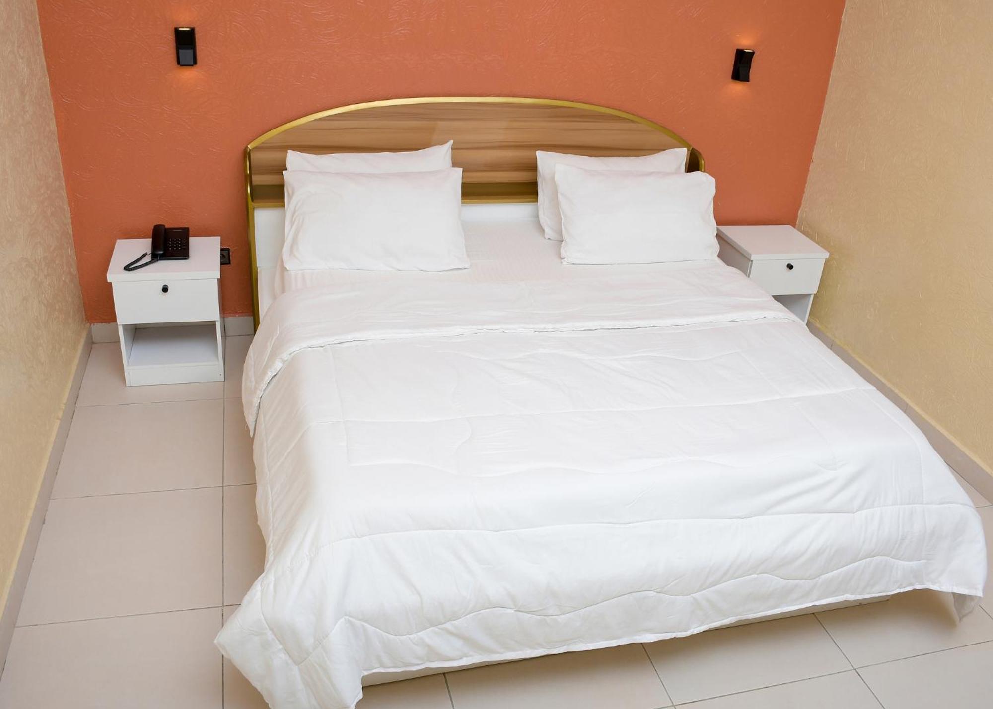 Hotel Mavilla Котону Экстерьер фото