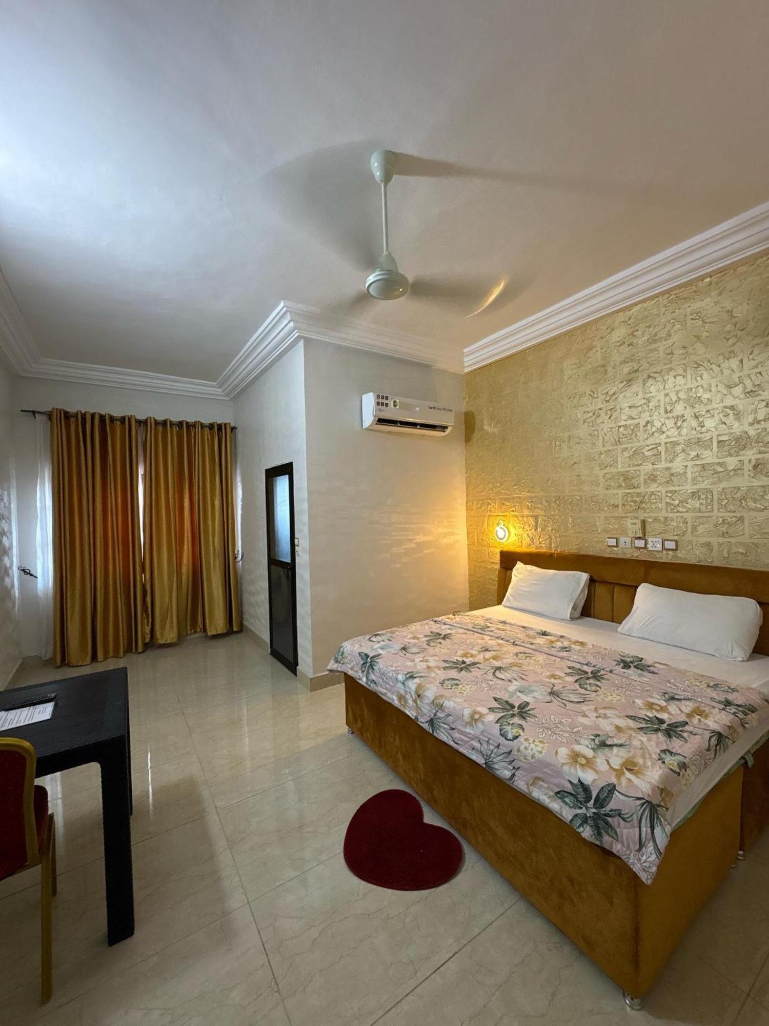 Hotel Mavilla Котону Экстерьер фото